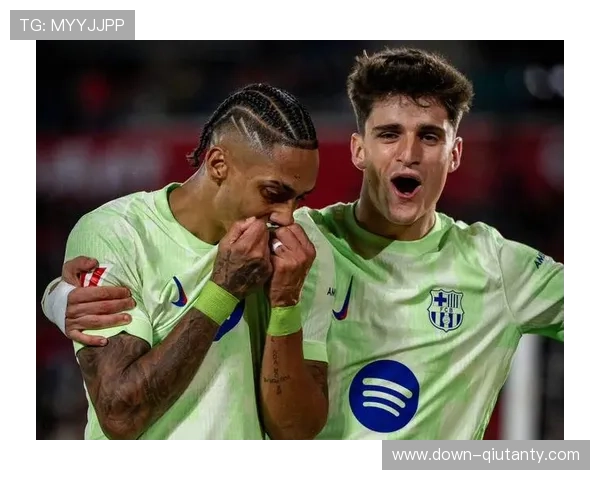 巴萨开场9分钟点球领先，拉菲尼亚高速突破造犯规